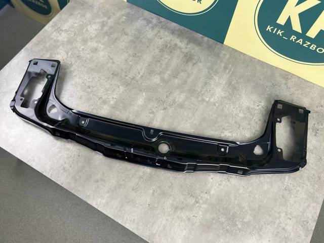 51647245786 BMW Верхняя рамка радиатора купить в Полтава
