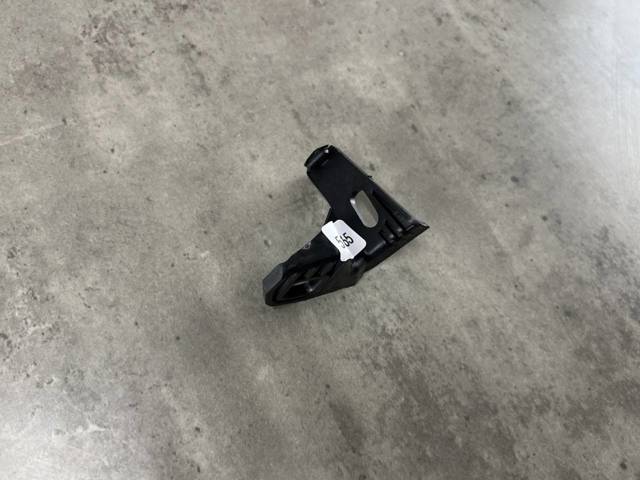 51647273065 BMW Кронштейн (адаптер) крепления фары передней левой купить в Ужгород