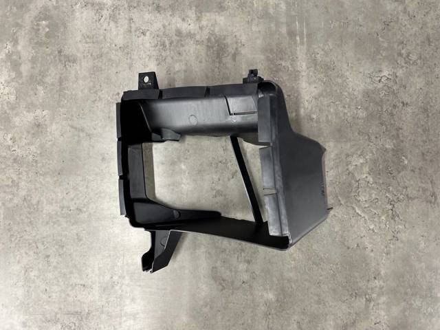 51747200789 BMW Воздуховод (дефлектор) масляного радиатора купить в Житомир