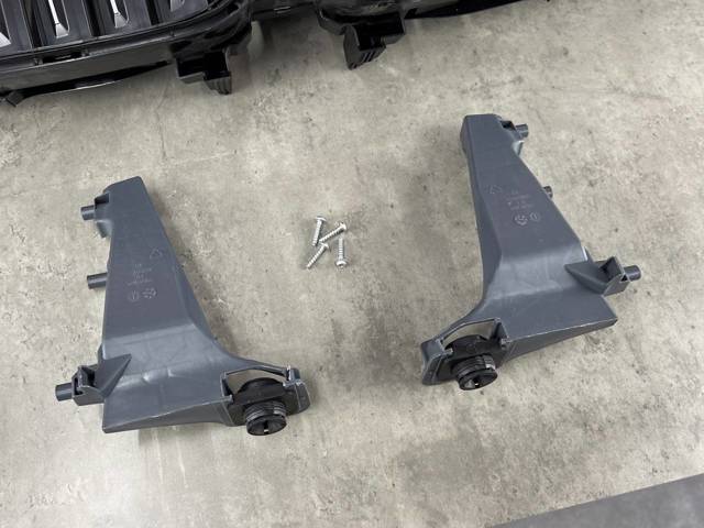 BMW 51747497279 Решетка радиатора в наличии Каменское