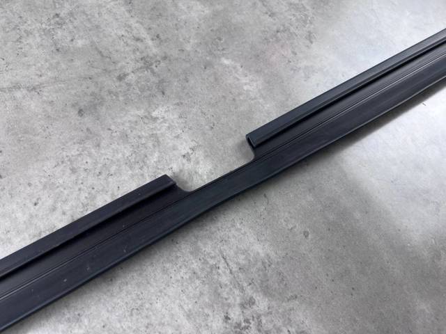 51767210737 BMW Уплотнитель капота купить в Кривой Рог