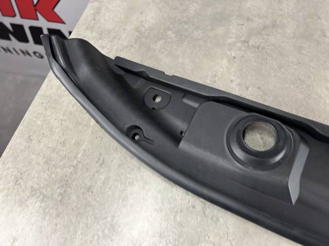 51767347400 BMW Уплотнитель крыла купить в Украина