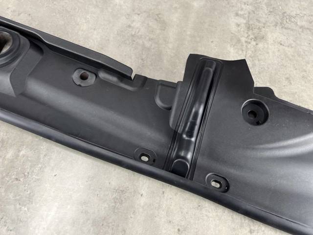 51767347400 BMW Уплотнитель крыла купить в Ровно