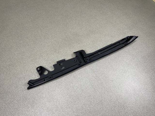 51767349605 BMW Уплотнитель крыла купить в Каменское