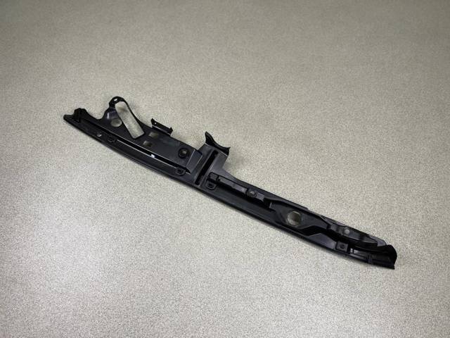 Уплотнитель крыла 51767349606 BMW