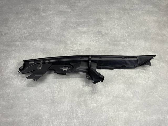 BMW 51767397492 Уплотнитель крыла в наличии Украина