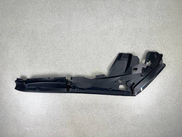 Уплотнитель крыла 51767418197 BMW