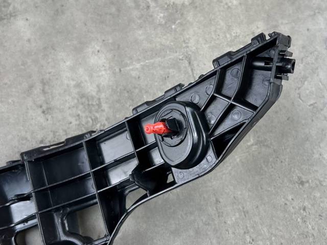 521450E060 TOYOTA Кронштейн бампера переднего правый купить в Днепр