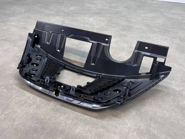 623106FR0C NISSAN Решетка радиатора купить в Ровно