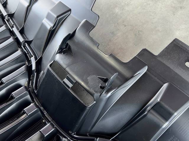 VAG 6V0853653C9B9 Решетка радиатора в наличии Каменское