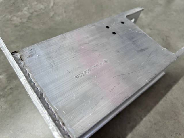 8R0807133A Кронштейн усилителя переднего бампера купить Черновцы
