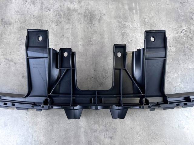 8U0807692 VAG Кронштейн радиатора нижний купить в Кривой Рог