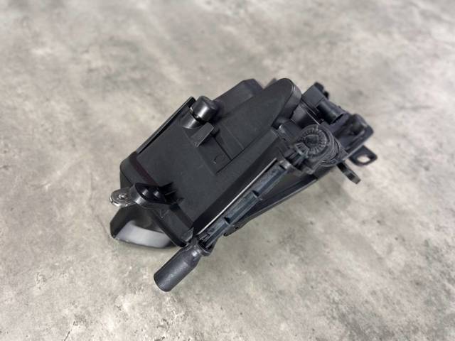 VAG 8V0941700C Фара противотуманная правая в наличии Каменское