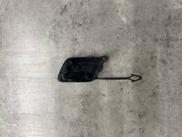 VAG 8V3807241 Заглушка бампера буксировочного крюка передняя в наличии Днепр