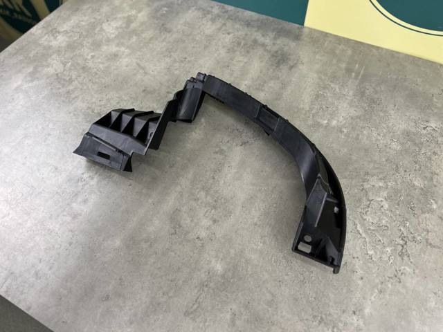 VAG 8W0807348A Кронштейн насадки глушителя в наличии Черкассы
