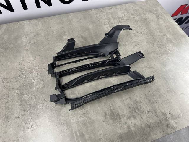 PORSCHE 95B807681H1E0 Решетка бампера переднего левая в наличии Житомир