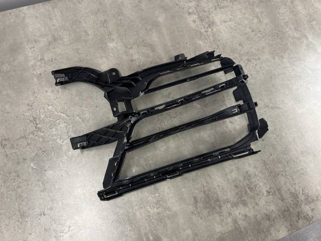 95B807681H1E0 PORSCHE Решетка бампера переднего левая купить в Одесса