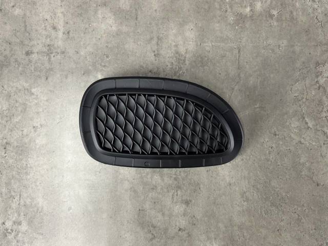 MERCEDES A1568856800 Заглушка (решетка) противотуманных фар бампера переднего правая в наличии Ровно