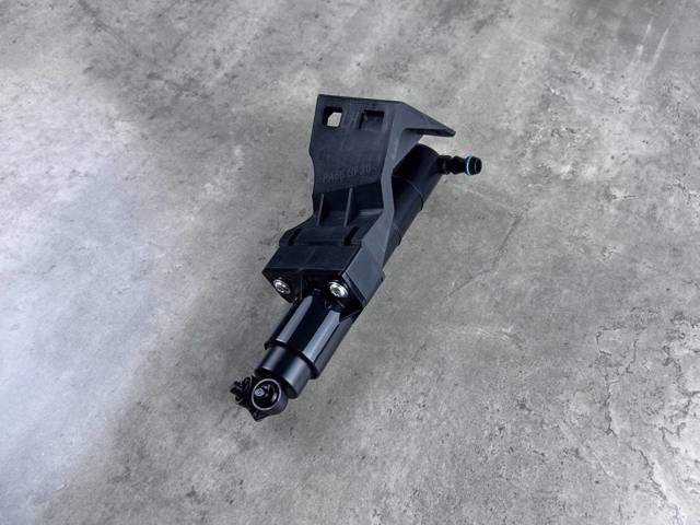 MERCEDES A1648600747 Держатель форсунки омывателя фары (подъемный цилиндр) в наличии Ирпень