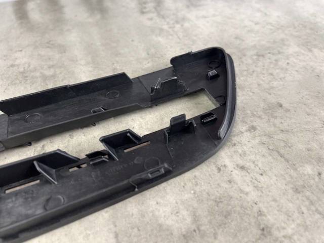 MERCEDES A1668842122 Решетка бампера переднего левая в наличии Запорожье