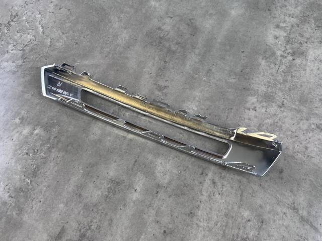 MERCEDES A1668845422 Накладка бампера переднего правая в наличии Украина