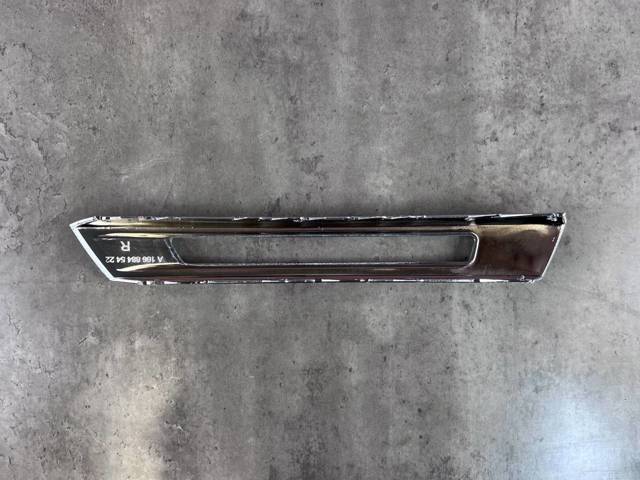 MERCEDES A1668845422 Накладка бампера переднего правая в наличии Житомир