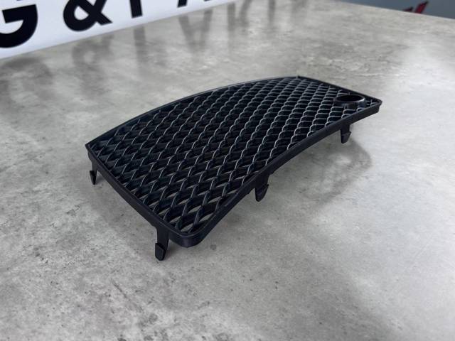MERCEDES A1668854422 Заглушка (решетка) противотуманных фар бампера переднего правая в наличии Днепр