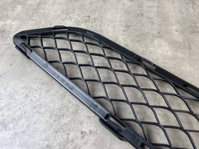 MERCEDES A1668857822 Решетка бампера переднего нижняя в наличии Киев