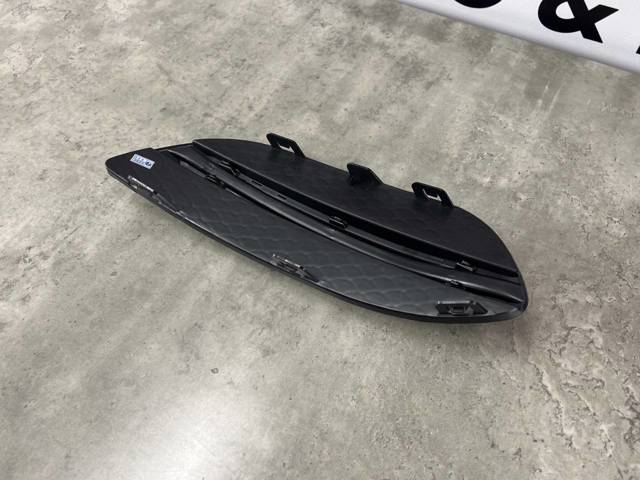 MERCEDES A2058851123 Заглушка (решетка) противотуманных фар бампера переднего левая в наличии Киев