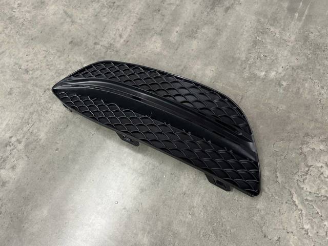 MERCEDES A2058851123 Заглушка (решетка) противотуманных фар бампера переднего левая в наличии Киев
