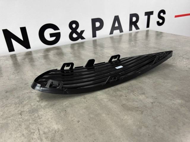 MERCEDES A2058851623 Заглушка (решетка) противотуманных фар бампера переднего правая в наличии Тернополь