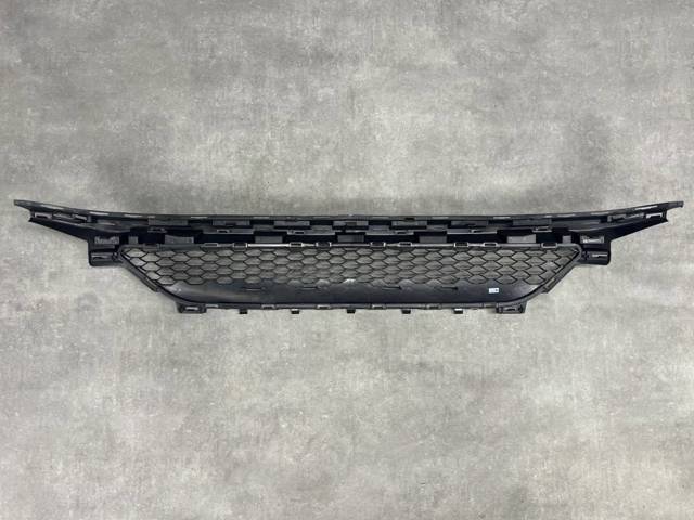 A2058856204 MERCEDES Решетка радиатора купить в Одесса