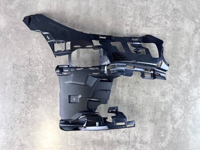 MERCEDES A2068857001 Кронштейн бампера переднего правый в наличии Киев
