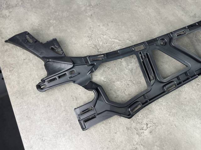 MERCEDES A2128855065 Кронштейн бампера переднего центральный в наличии Ирпень