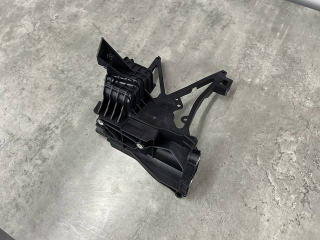 MERCEDES A2136206400 Кронштейн передней панели левый в наличии Одесса