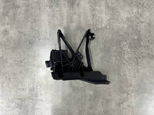 MERCEDES A2136206500 Кронштейн передней панели правый в наличии Ровно