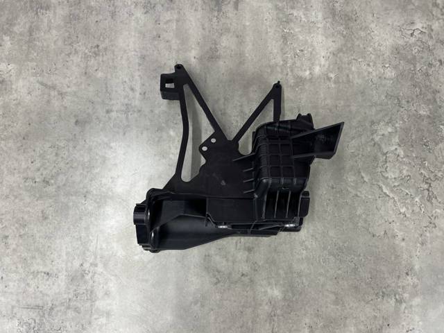 MERCEDES A2136206500 Кронштейн передней панели правый в наличии Николаев