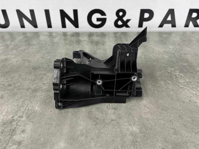 MERCEDES A2136206500 Кронштейн передней панели правый в наличии Павлоград