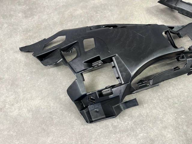 MERCEDES A2138851065 Кронштейн бампера переднего правый в наличии Днепр