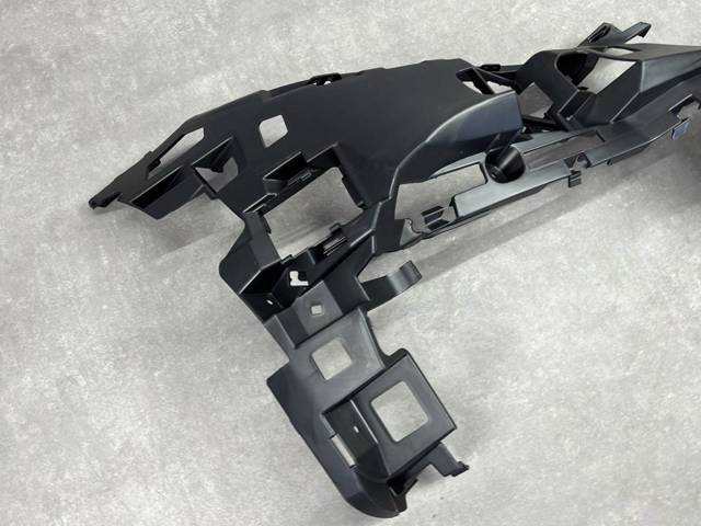 MERCEDES A2138852400 Кронштейн бампера переднего правый в наличии Тернополь