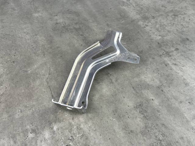 MERCEDES A2226260314 Кронштейн бампера переднего левый в наличии Ирпень