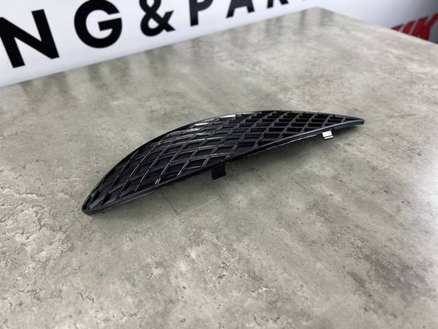 MERCEDES A6398850353 Решетка бампера переднего правая в наличии Ровно
