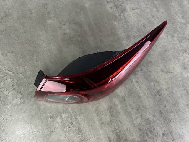 MAZDA B45A51150B Фонарь задний правый внешний в наличии Запорожье