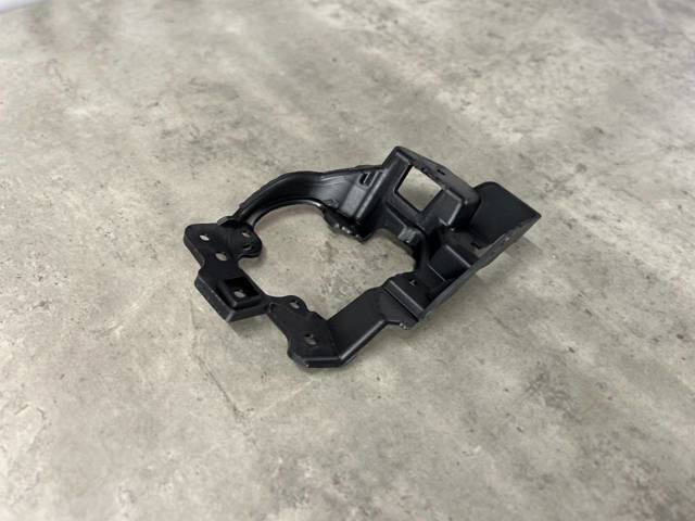MAZDA B63B51684 Кронштейн крепления противотуманной фары правой в наличии Каменское