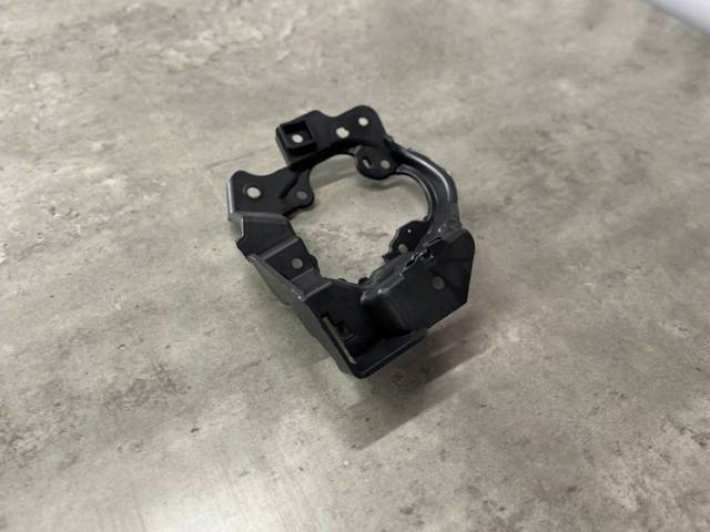 B63B51684 MAZDA Кронштейн крепления противотуманной фары правой купить в Тернополь