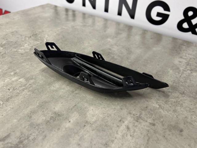 MAZDA B63C50C21A Заглушка (решетка) противотуманных фар бампера переднего левая в наличии Украина
