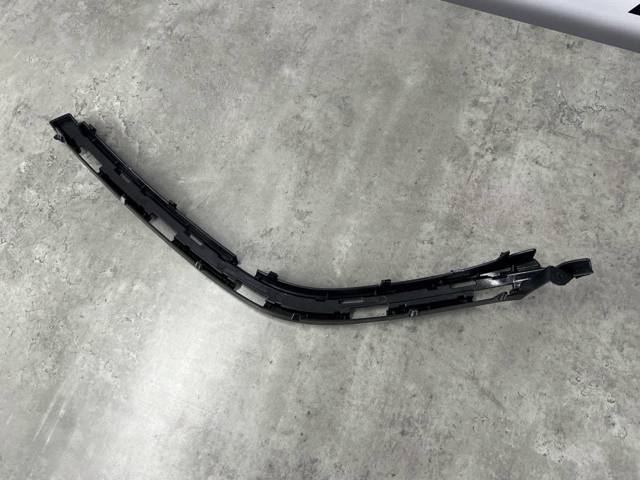 MAZDA B63E50B41B Накладка решетки радиатора правая в наличии Хмельницкий