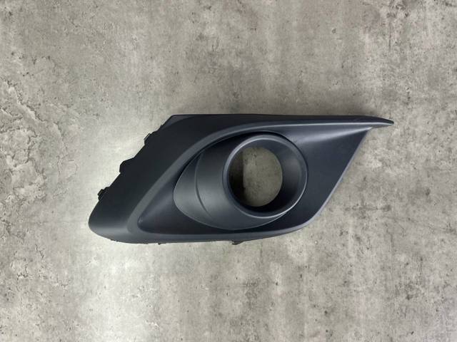 MAZDA BHR150C11A Заглушка (решетка) противотуманных фар бампера переднего правая в наличии Запорожье