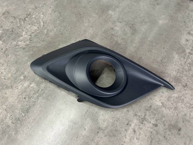 MAZDA BHR150C11A Заглушка (решетка) противотуманных фар бампера переднего правая в наличии Запорожье