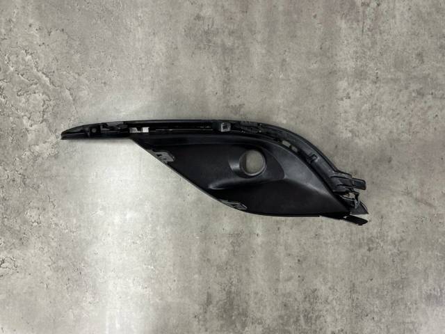 MAZDA G46L50C11A Заглушка (решетка) противотуманных фар бампера переднего правая в наличии Чернигов